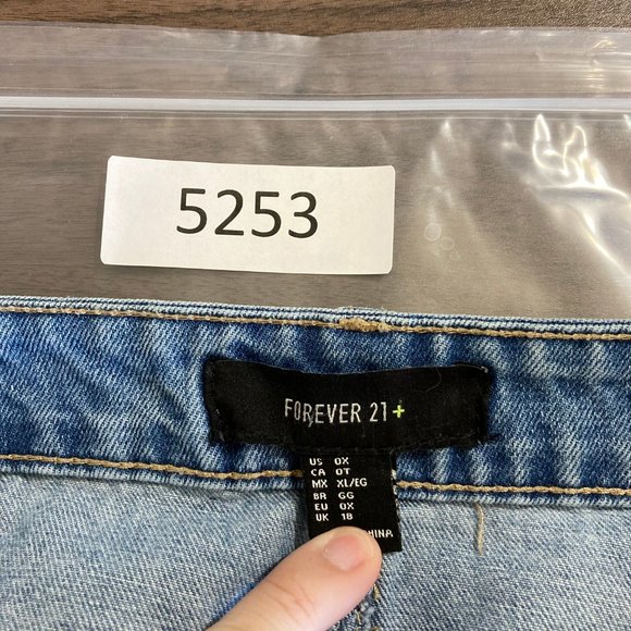 Forever 21 Plus Dais Embroidered Denim Skirt size 0X - Picture 13 of 13